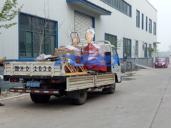 福瑞得機(jī)械手扶壓路機(jī)、框架整平機(jī)已成功裝車及時(shí)發(fā)貨